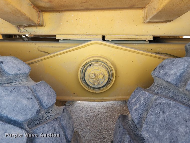 image for item KC9480 2001 Caterpillar D400E Series II  haul truck