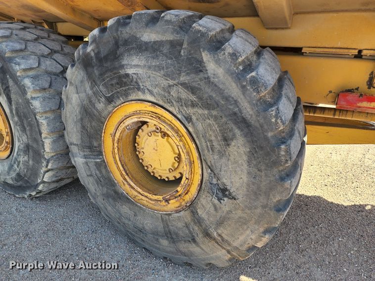 image for item KC9480 2001 Caterpillar D400E Series II  haul truck