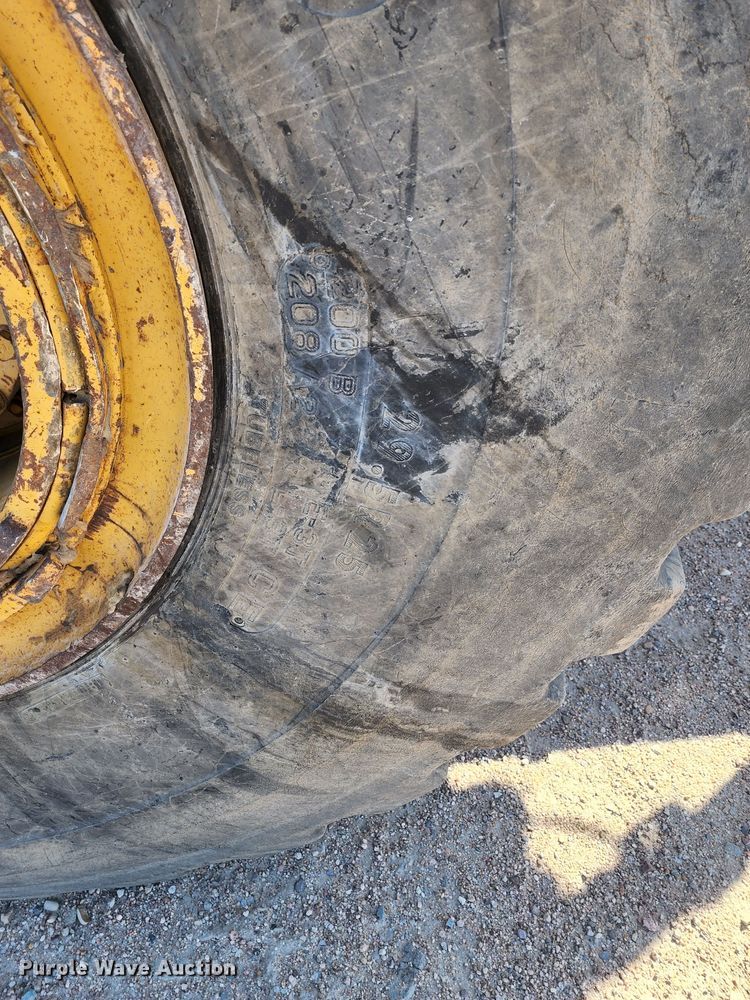 image for item KC9480 2001 Caterpillar D400E Series II  haul truck