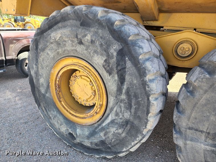 image for item KC9480 2001 Caterpillar D400E Series II  haul truck