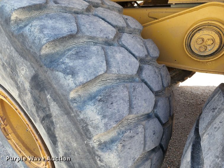 image for item KC9480 2001 Caterpillar D400E Series II  haul truck