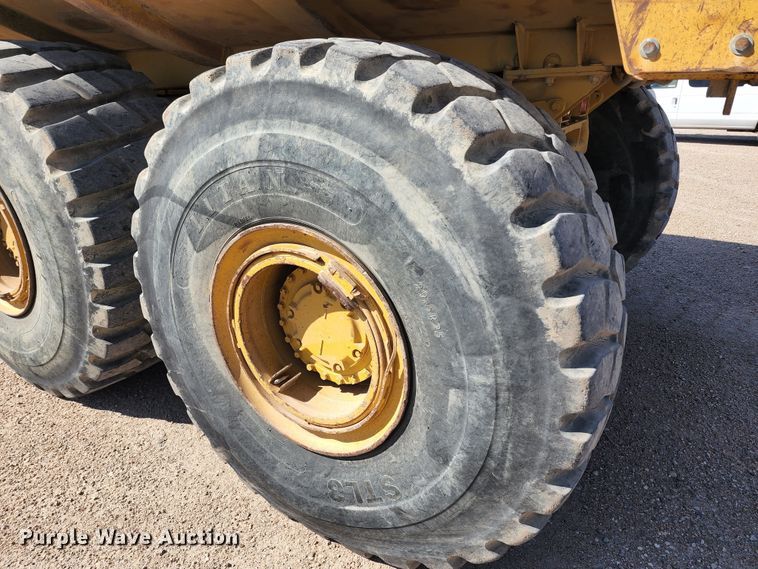 image for item KC9480 2001 Caterpillar D400E Series II  haul truck