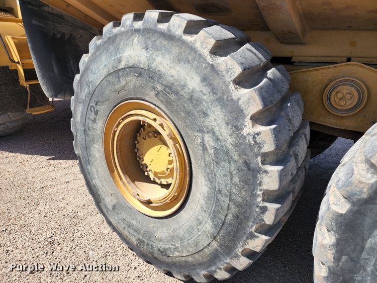 image for item KC9480 2001 Caterpillar D400E Series II  haul truck