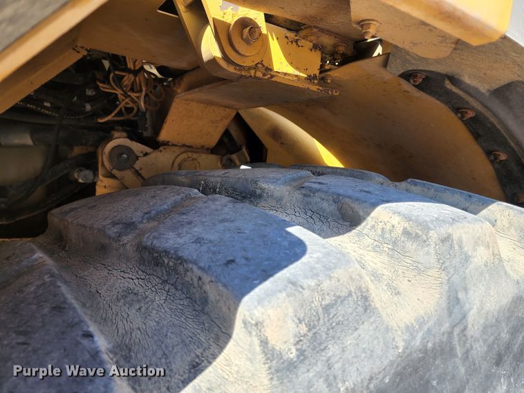 image for item KC9480 2001 Caterpillar D400E Series II  haul truck