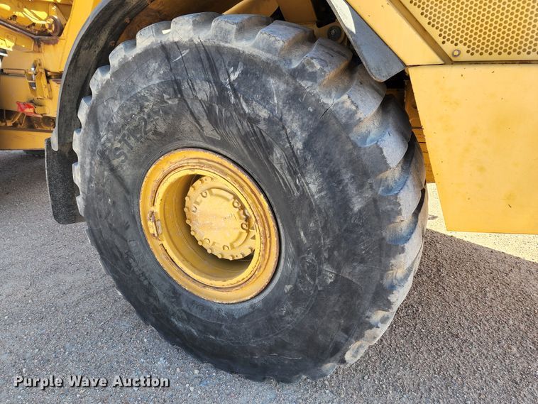 image for item KC9480 2001 Caterpillar D400E Series II  haul truck