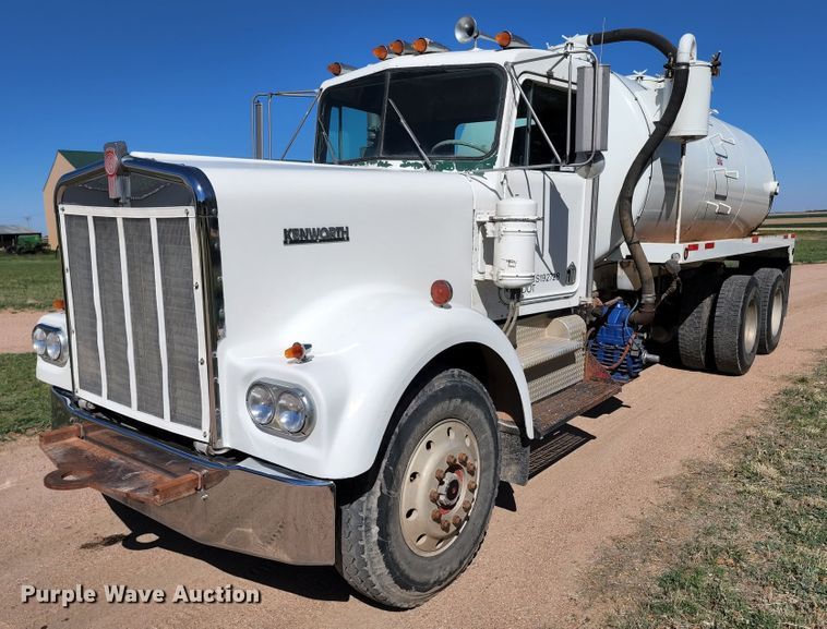 image for item KC9496 1981 Kenworth W900A  vacuum truck