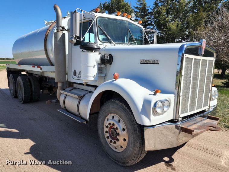 image for item KC9496 1981 Kenworth W900A  vacuum truck