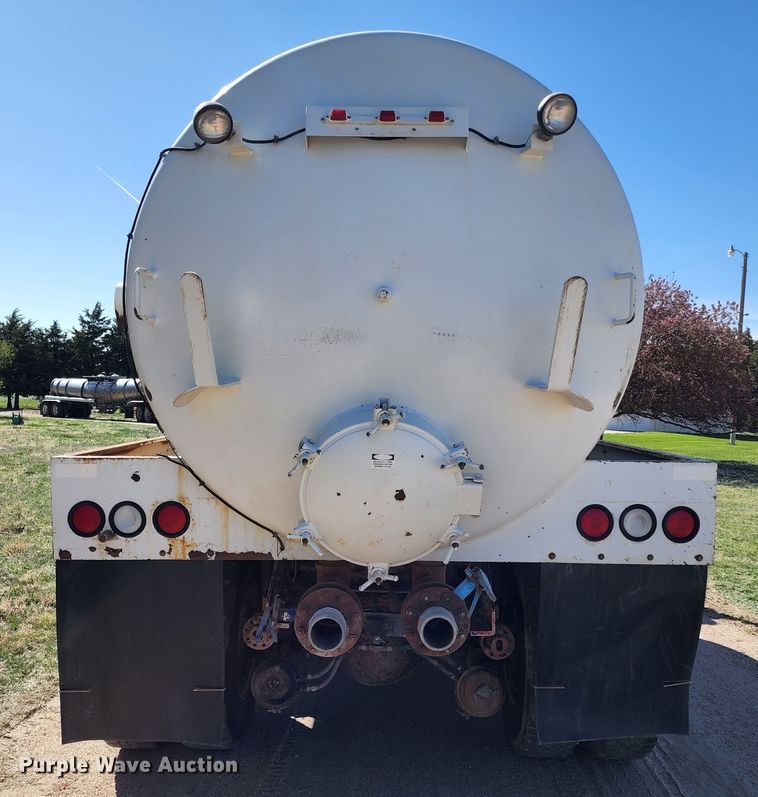 image for item KC9496 1981 Kenworth W900A  vacuum truck