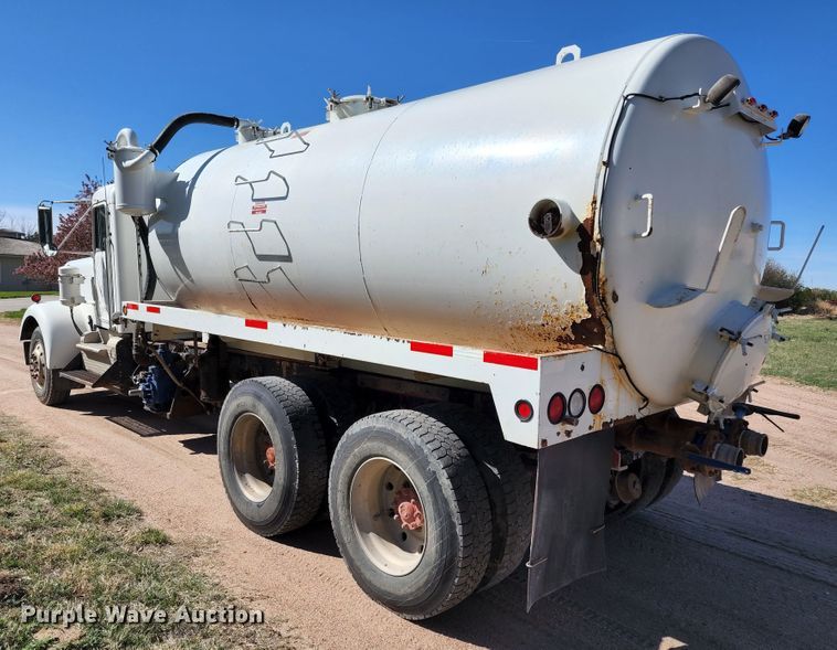 image for item KC9496 1981 Kenworth W900A  vacuum truck