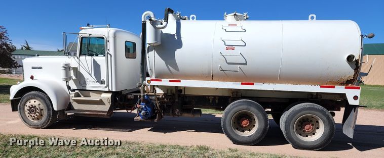 image for item KC9496 1981 Kenworth W900A  vacuum truck