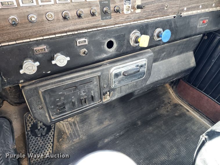 image for item KC9496 1981 Kenworth W900A  vacuum truck