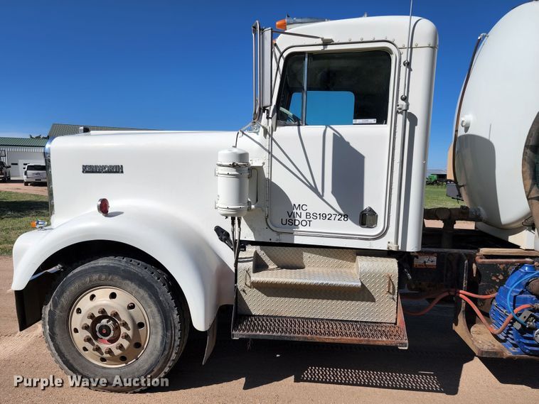 image for item KC9496 1981 Kenworth W900A  vacuum truck