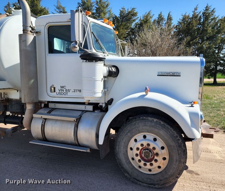 image for item KC9496 1981 Kenworth W900A  vacuum truck