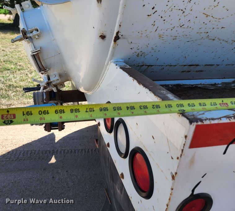 image for item KC9496 1981 Kenworth W900A  vacuum truck