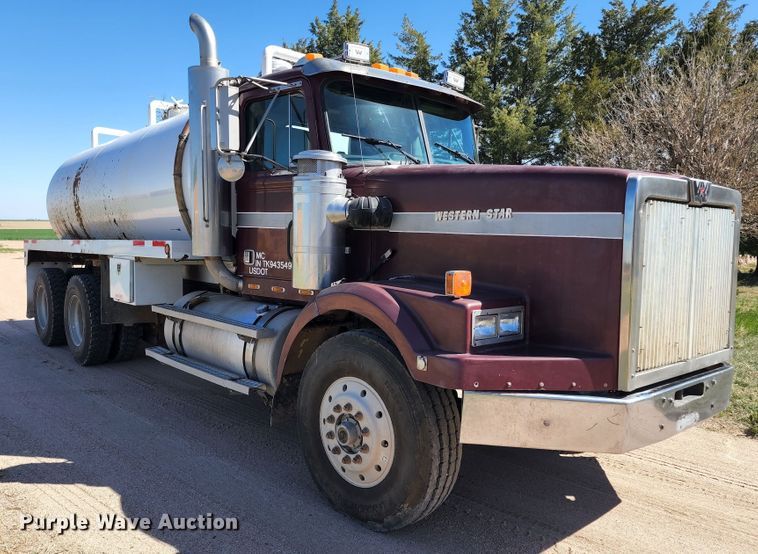 image for item KC9497 1996 Western Star 4964S  vacuum truck