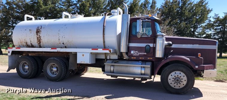 image for item KC9497 1996 Western Star 4964S  vacuum truck