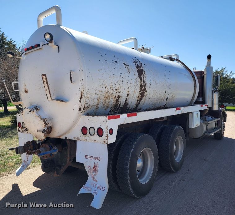 image for item KC9497 1996 Western Star 4964S  vacuum truck