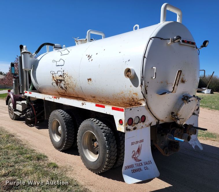 image for item KC9497 1996 Western Star 4964S  vacuum truck