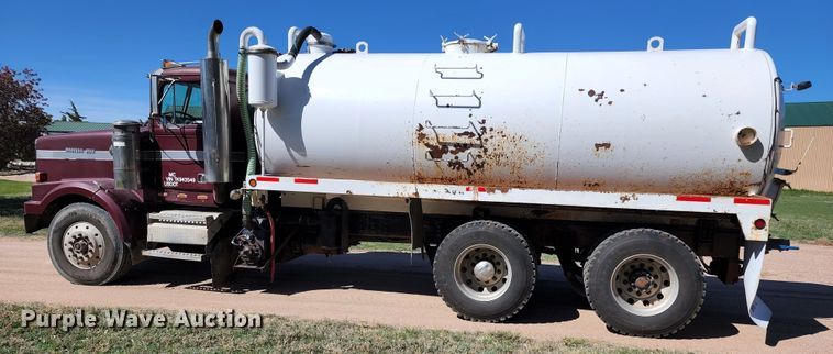 image for item KC9497 1996 Western Star 4964S  vacuum truck