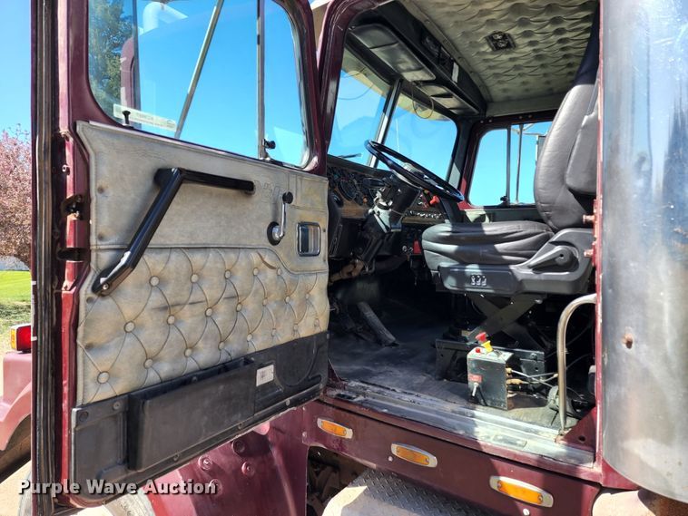 image for item KC9497 1996 Western Star 4964S  vacuum truck