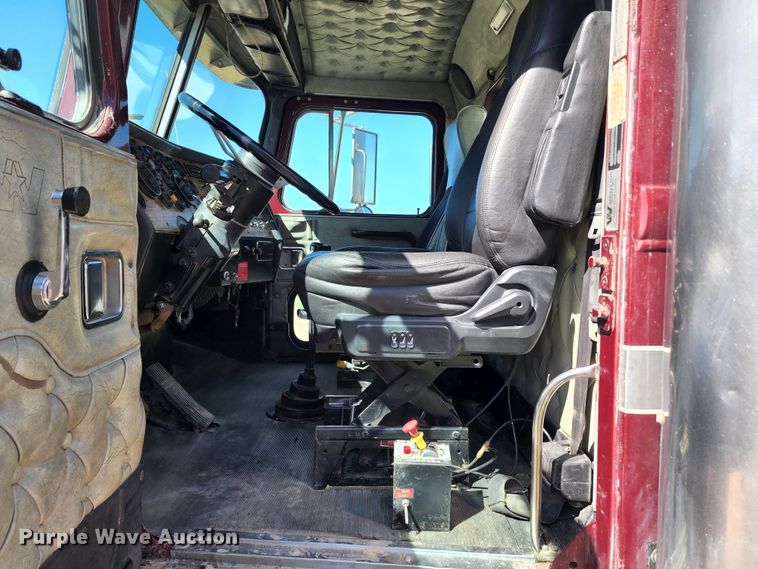 image for item KC9497 1996 Western Star 4964S  vacuum truck