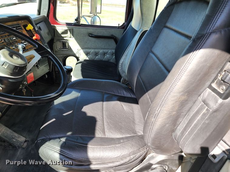 image for item KC9497 1996 Western Star 4964S  vacuum truck