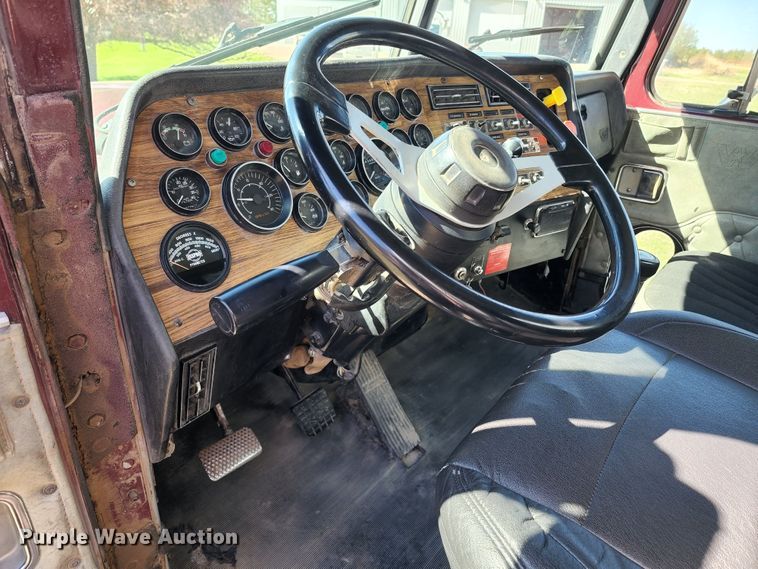 image for item KC9497 1996 Western Star 4964S  vacuum truck