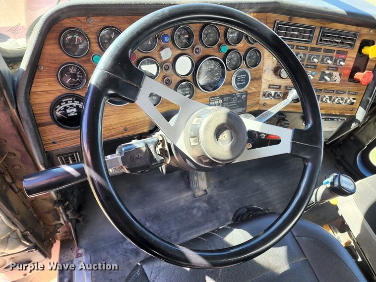 image for item KC9497 1996 Western Star 4964S  vacuum truck