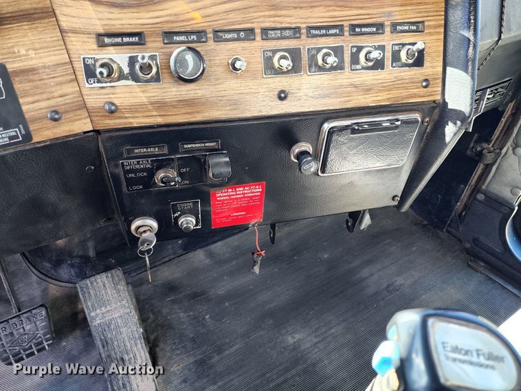 image for item KC9497 1996 Western Star 4964S  vacuum truck