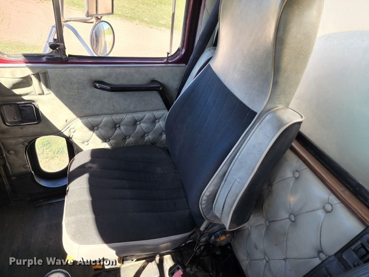 image for item KC9497 1996 Western Star 4964S  vacuum truck