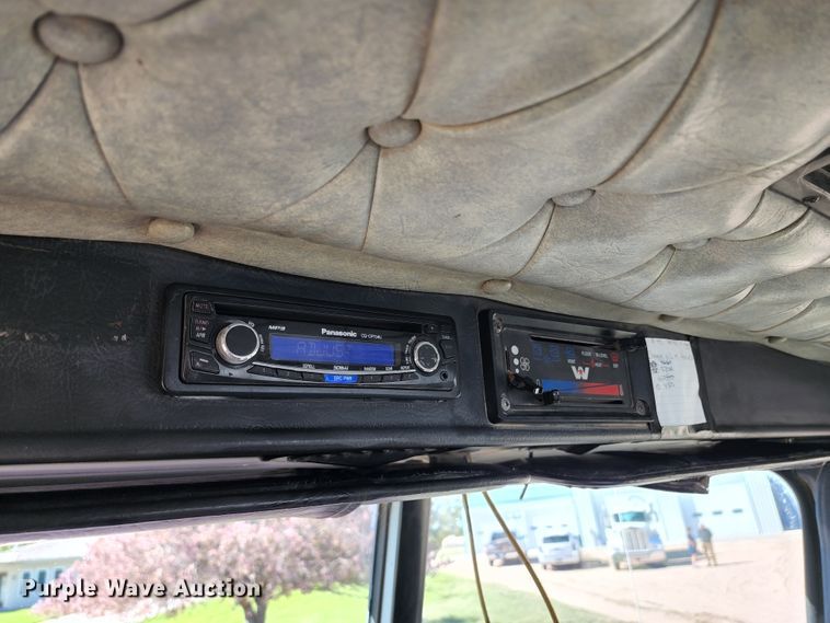 image for item KC9497 1996 Western Star 4964S  vacuum truck