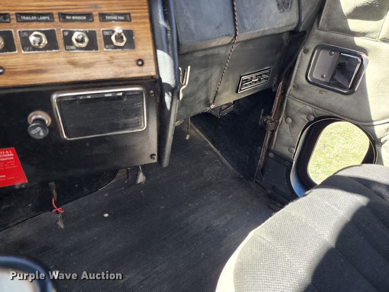 image for item KC9497 1996 Western Star 4964S  vacuum truck