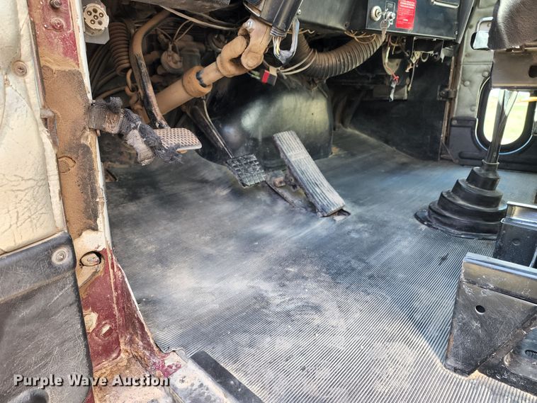 image for item KC9497 1996 Western Star 4964S  vacuum truck