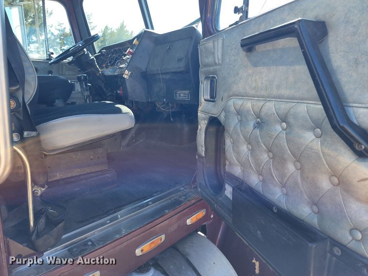 image for item KC9497 1996 Western Star 4964S  vacuum truck