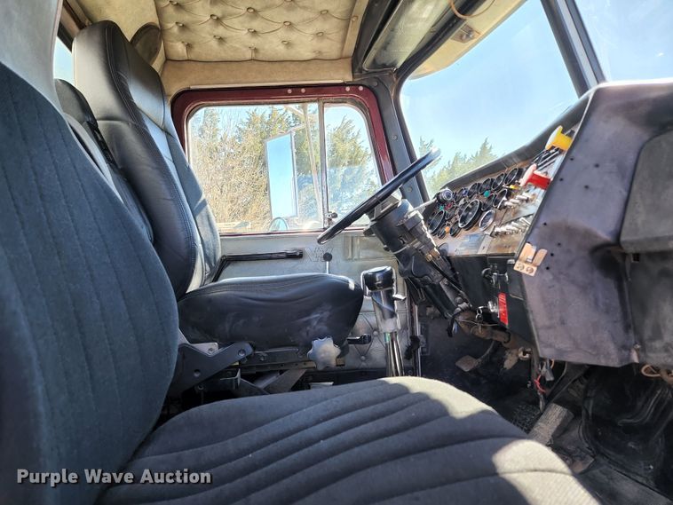 image for item KC9497 1996 Western Star 4964S  vacuum truck