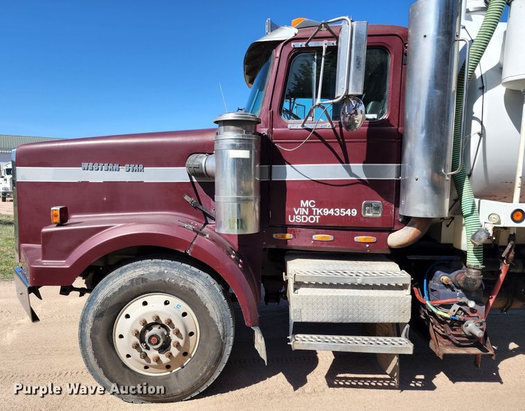 image for item KC9497 1996 Western Star 4964S  vacuum truck
