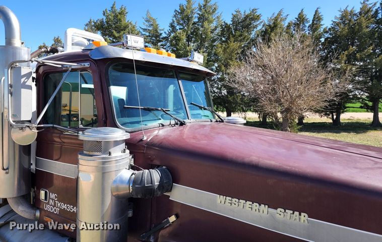 image for item KC9497 1996 Western Star 4964S  vacuum truck
