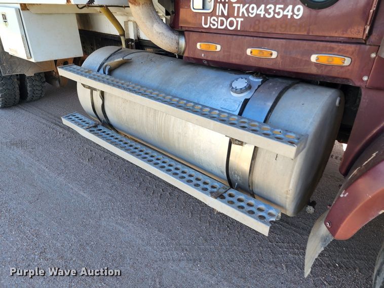 image for item KC9497 1996 Western Star 4964S  vacuum truck