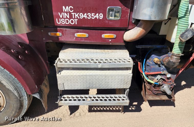 image for item KC9497 1996 Western Star 4964S  vacuum truck