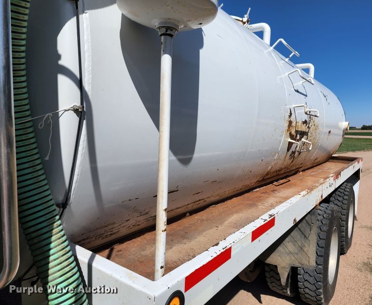 image for item KC9497 1996 Western Star 4964S  vacuum truck