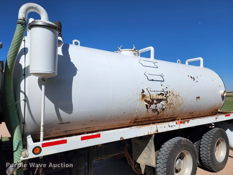 image for item KC9497 1996 Western Star 4964S  vacuum truck