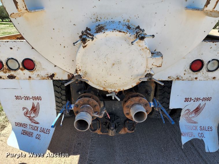 image for item KC9497 1996 Western Star 4964S  vacuum truck