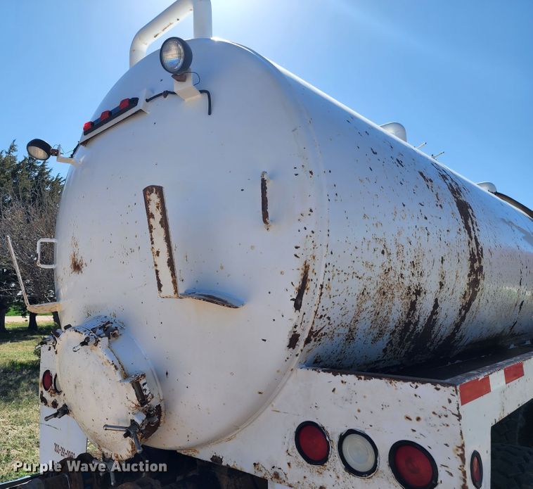 image for item KC9497 1996 Western Star 4964S  vacuum truck