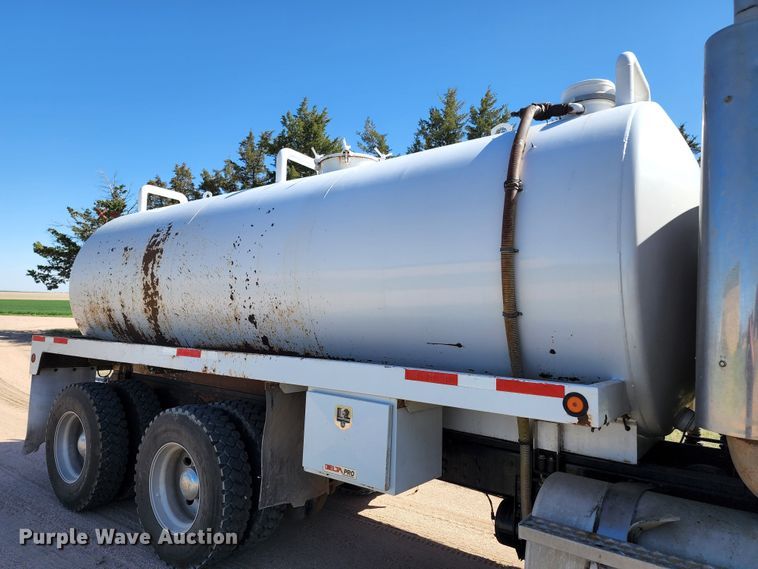 image for item KC9497 1996 Western Star 4964S  vacuum truck