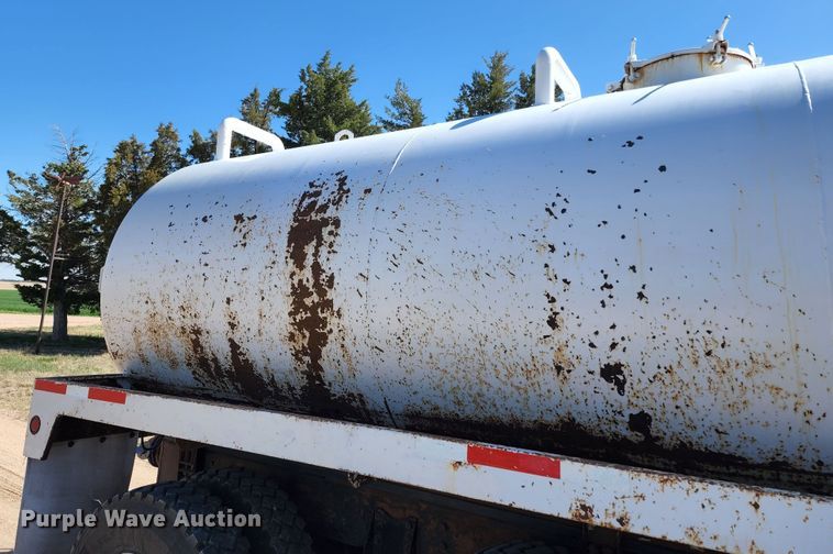 image for item KC9497 1996 Western Star 4964S  vacuum truck