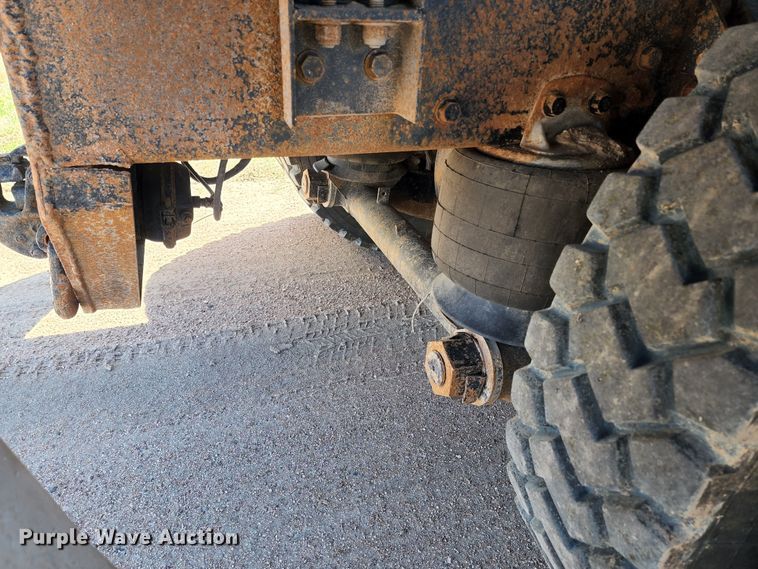 image for item KC9497 1996 Western Star 4964S  vacuum truck