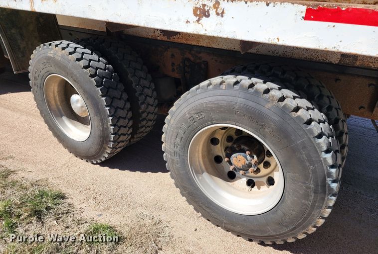 image for item KC9497 1996 Western Star 4964S  vacuum truck