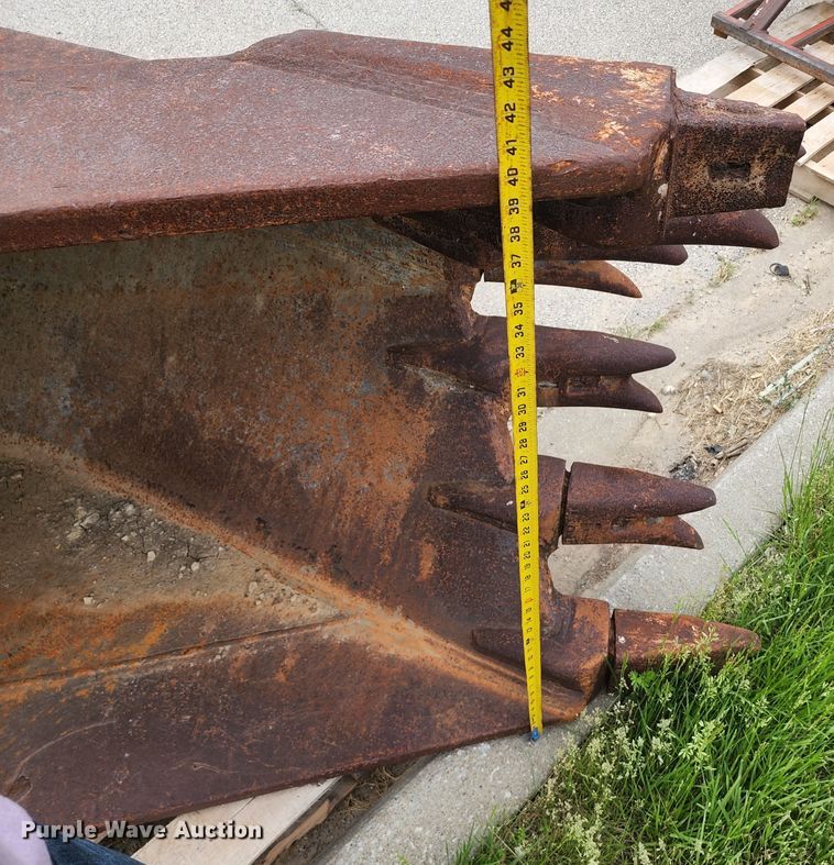 image for item KE9945 Hensley  42"W excavator ditch bucket
