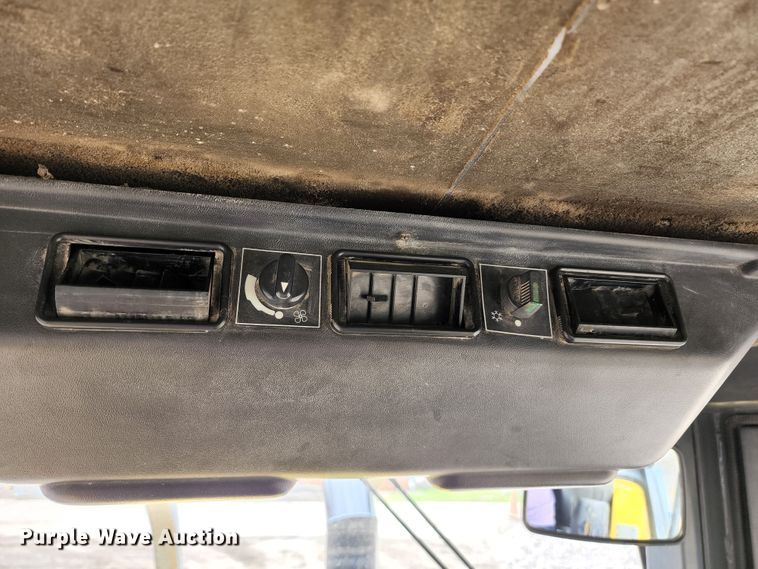 image for item KE9958 2001 New Holland DC100 LGP  dozer