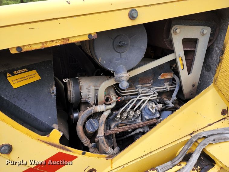 image for item KE9958 2001 New Holland DC100 LGP  dozer